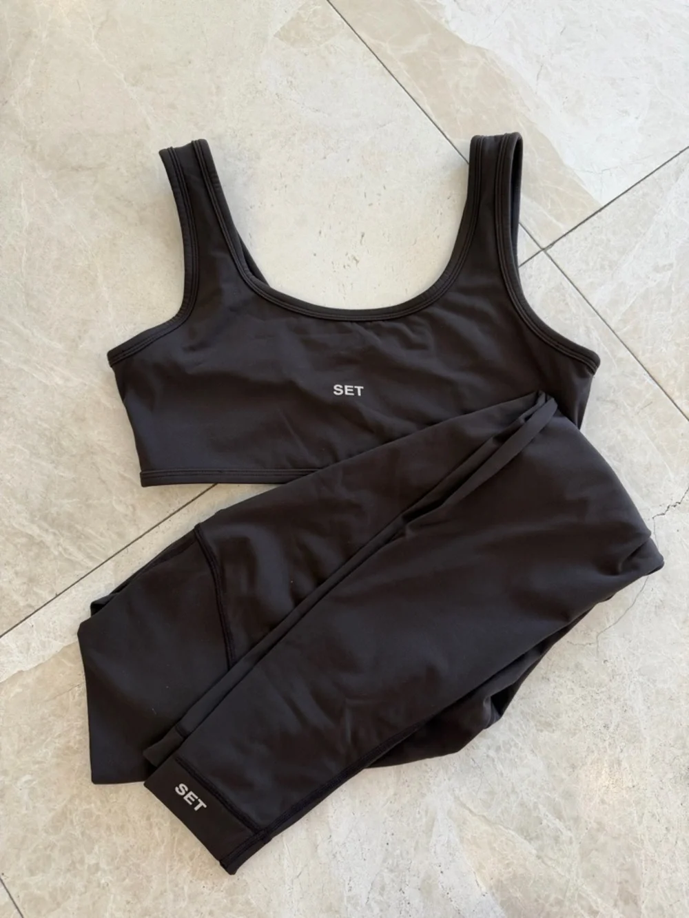 Set active espresso airluxe Women's Scoop Neck Sports Bra - medium - Picture 2 of 7